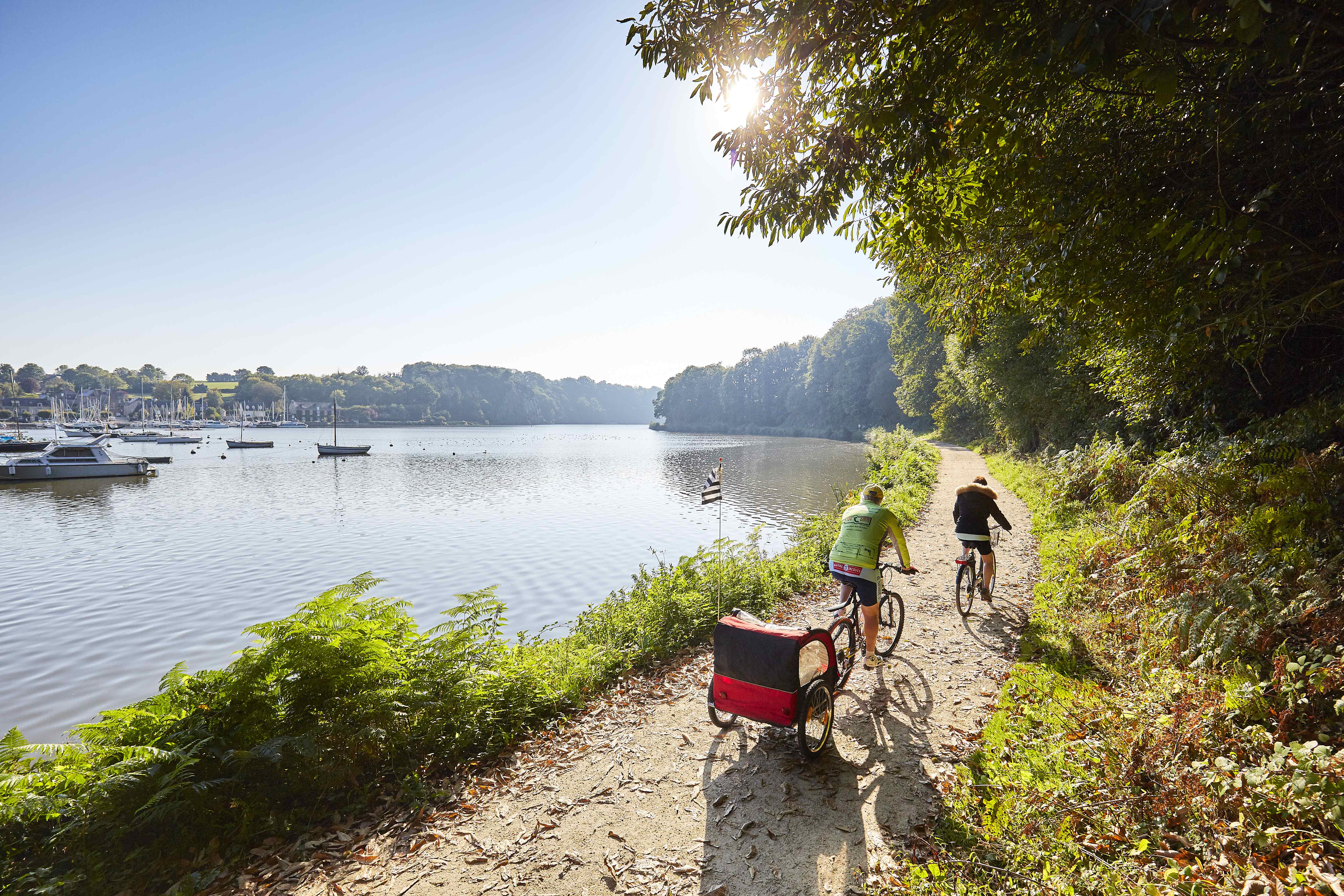 Cycliste sur le chemin de la Rance