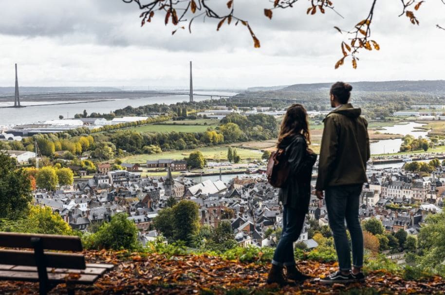 Panorama sur Honfleur et le Pont de Normandie depuis la Côte de Grâce