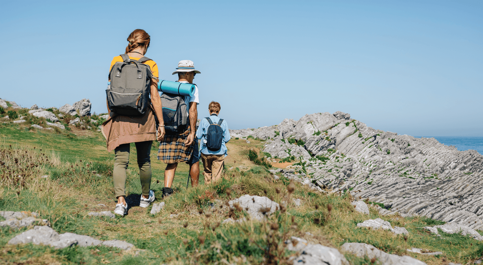 Famille en séjour randonnée en Bretagne