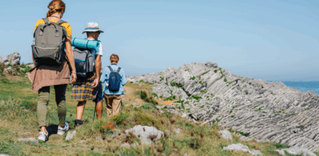 Famille en séjour randonnée en Bretagne