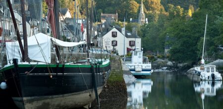 GR34 : Photo de la rivière Pont-Aven avec ses bateaux typiques