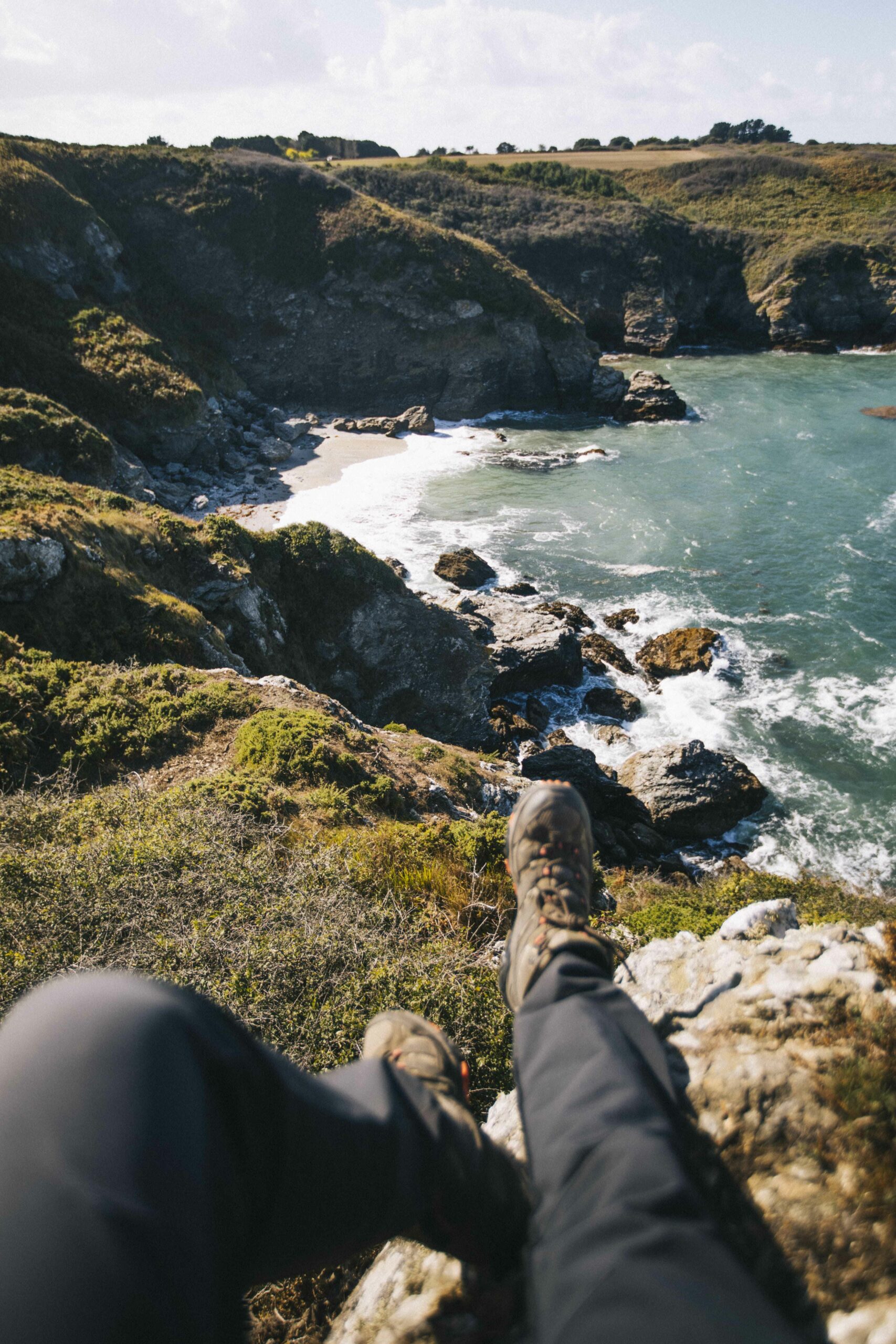 Randonneur, bord de falaise, Belle-île en mer 